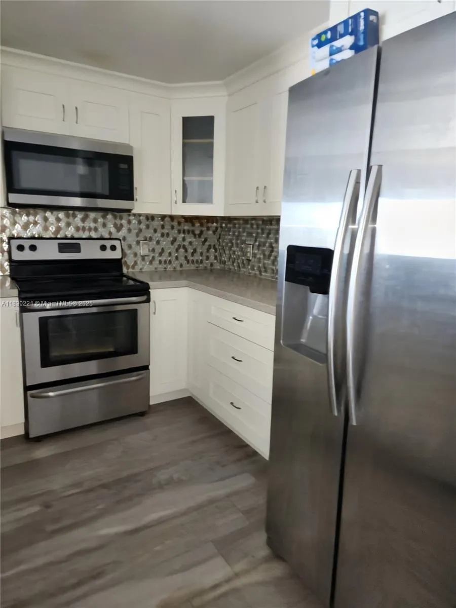50 Menores Ave, #832