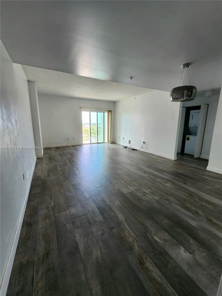 50 Menores Ave, #832