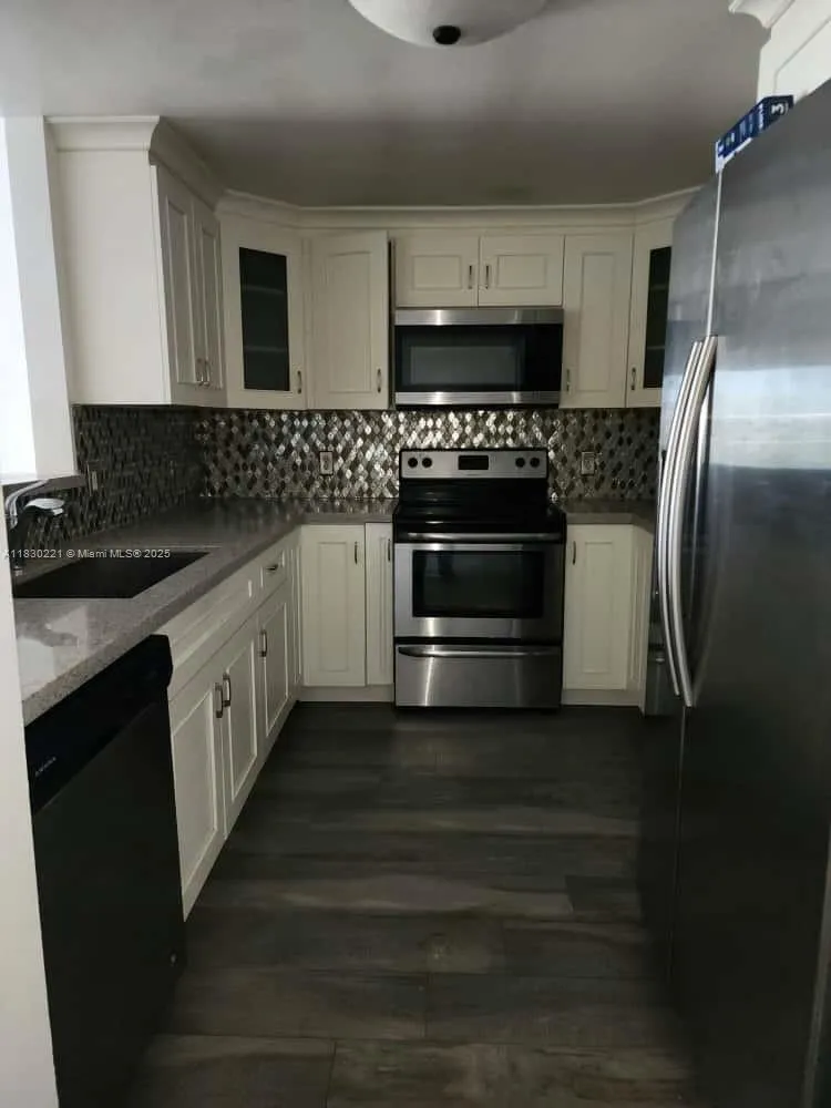 50 Menores Ave, #832