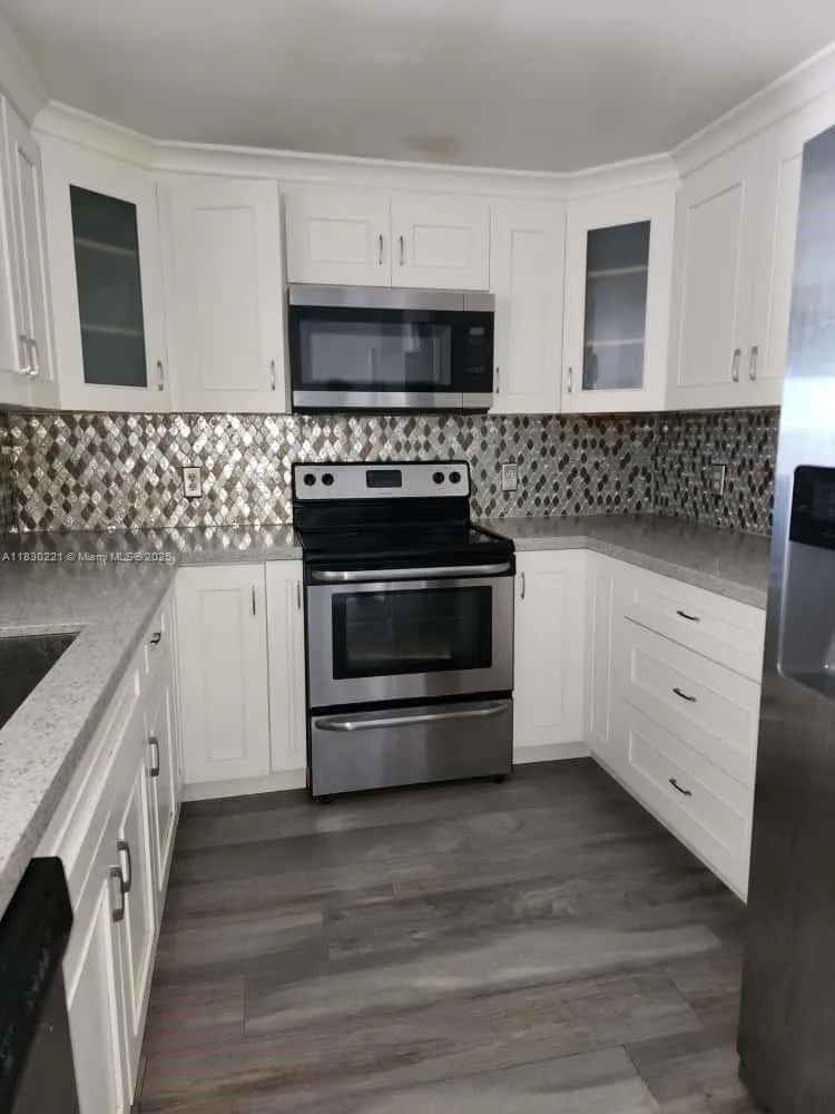 50 Menores Ave, #832