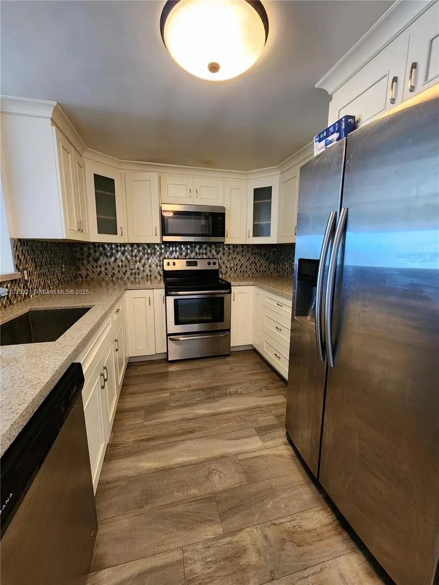 50 Menores Ave, #832
