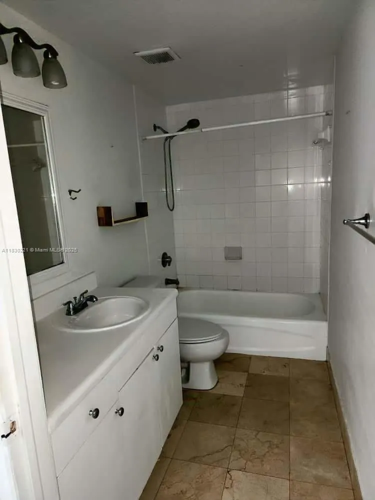 50 Menores Ave, #832
