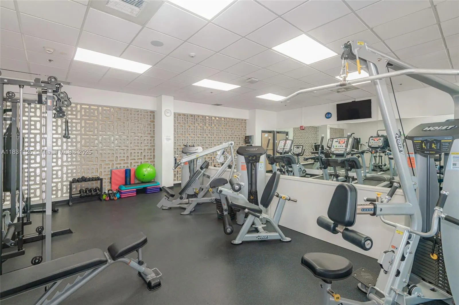 9511 Collins Ave, #1502