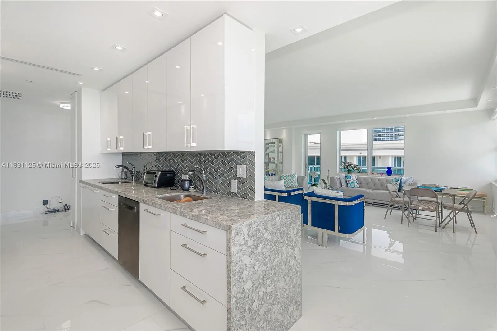9511 Collins Ave, #1502