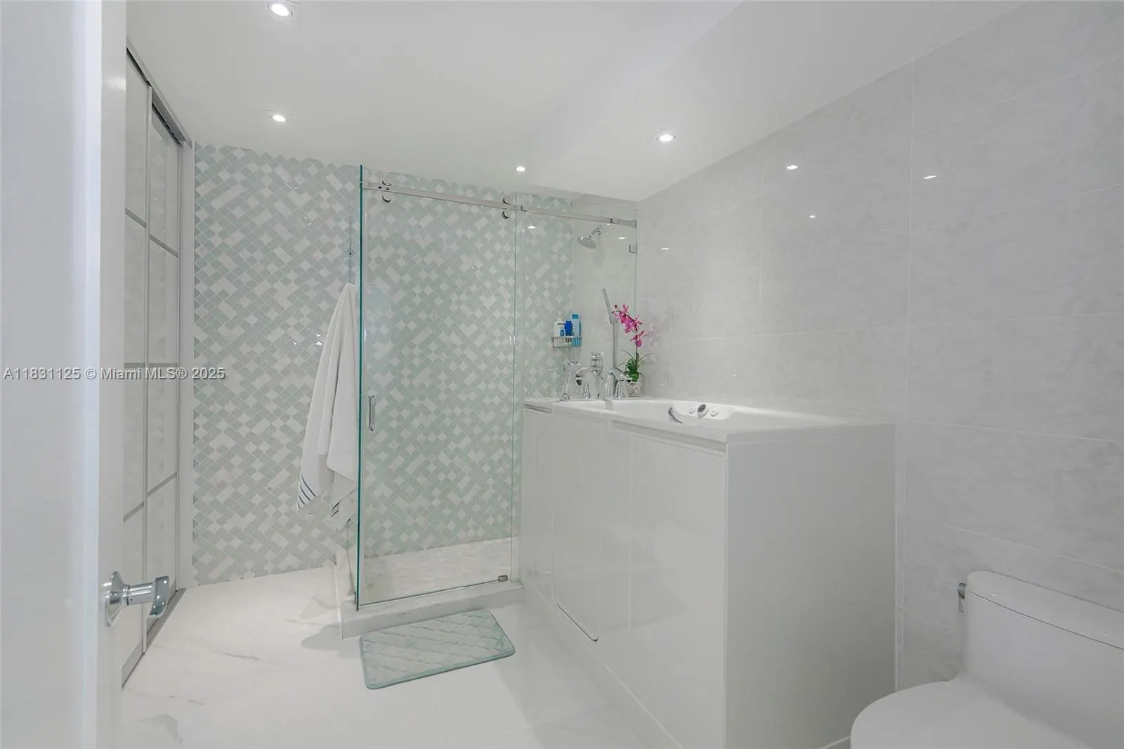 9511 Collins Ave, #1502