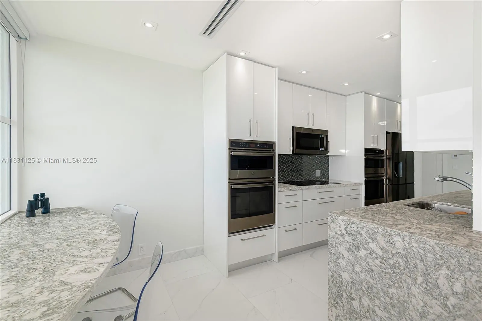 9511 Collins Ave, #1502