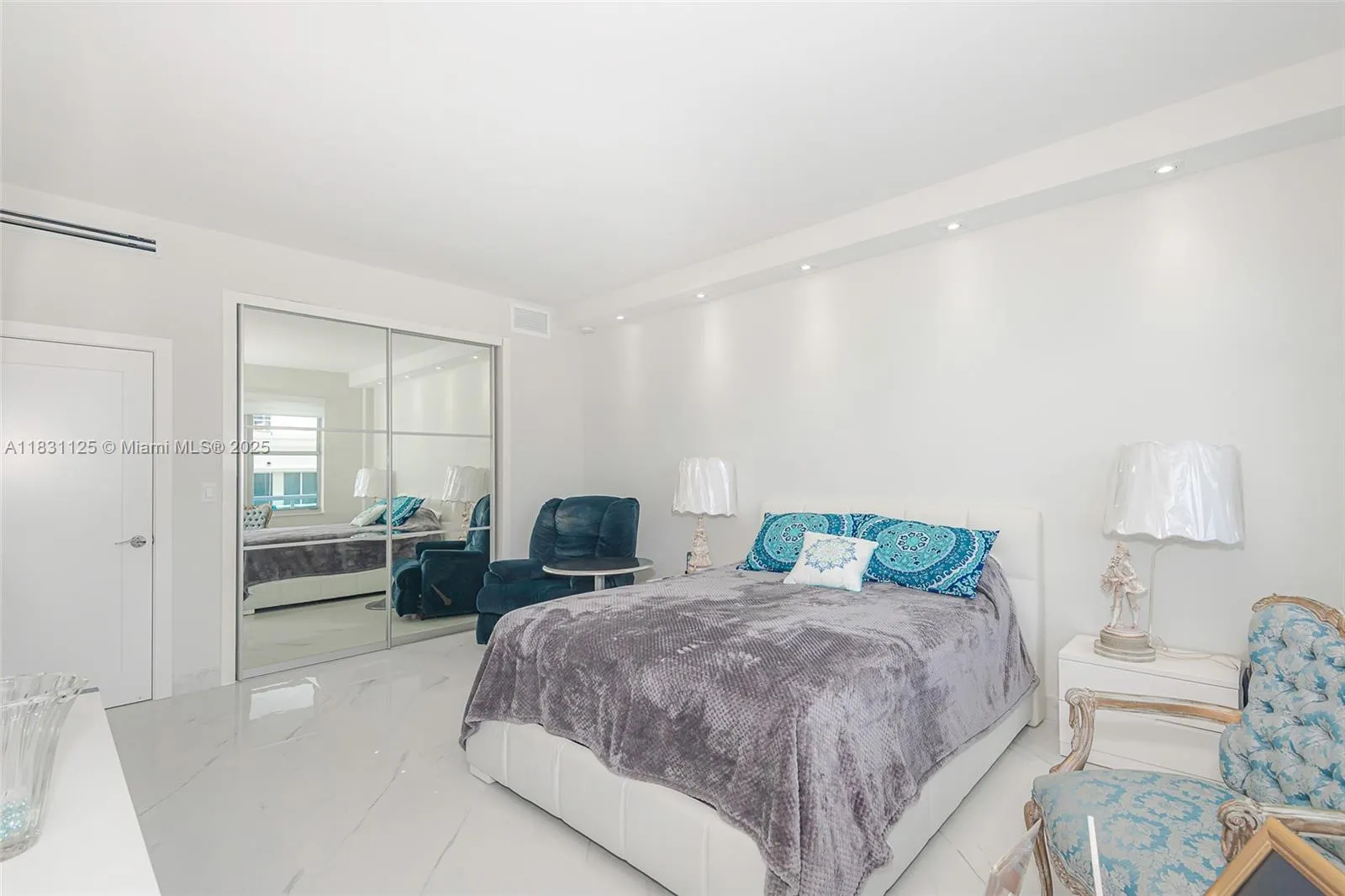 9511 Collins Ave, #1502