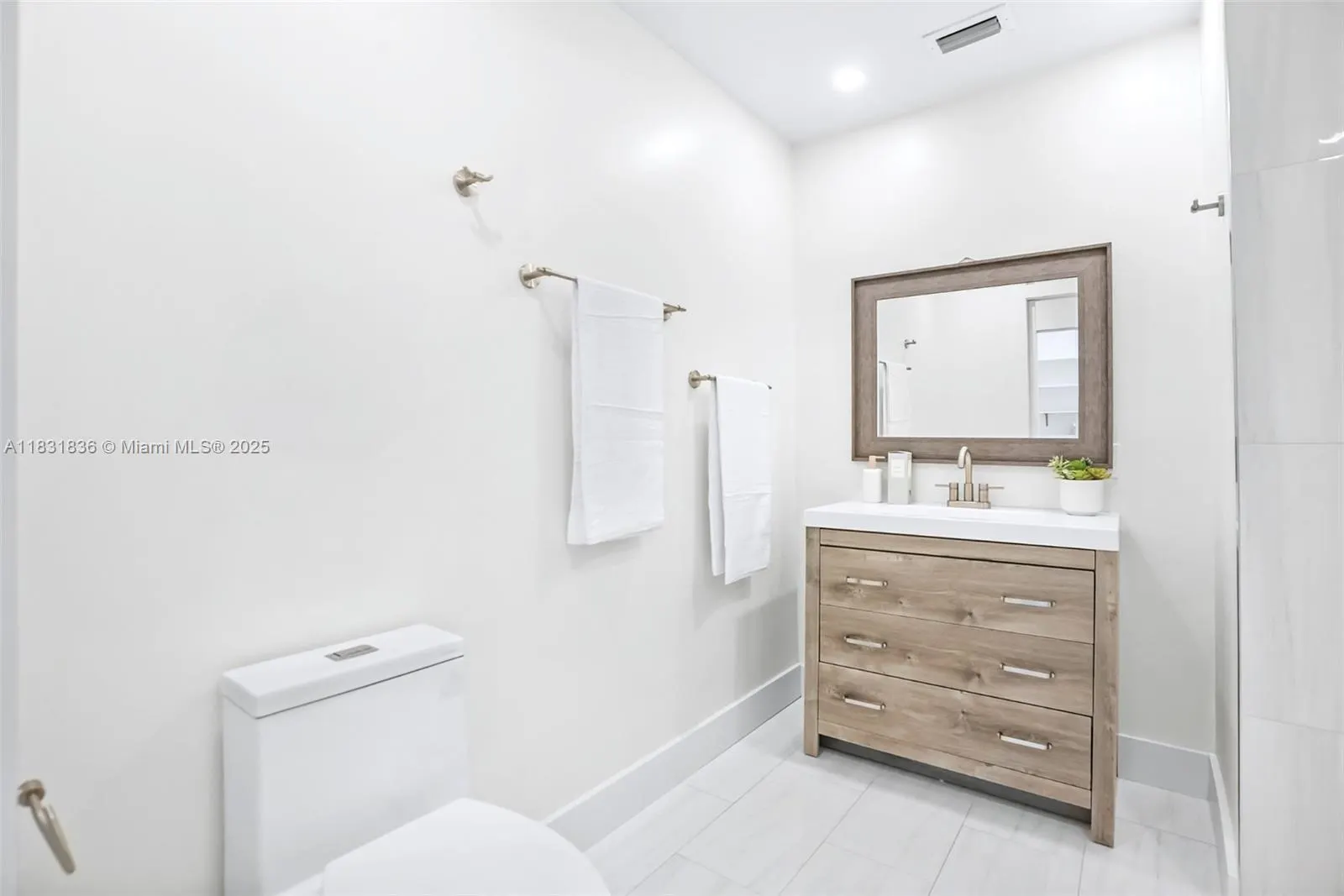7829 La Mirada Dr