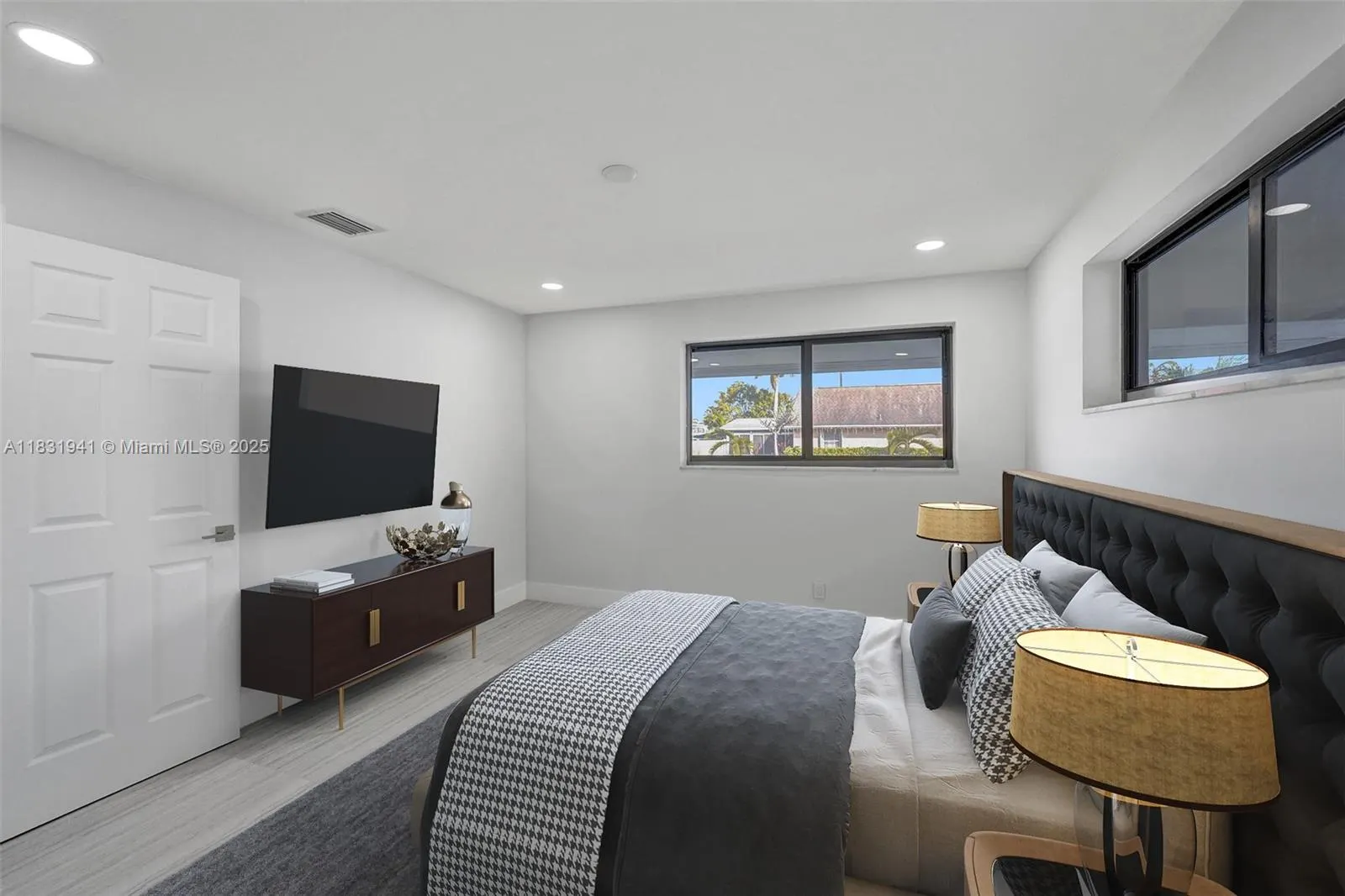 212 SW 11th Ave