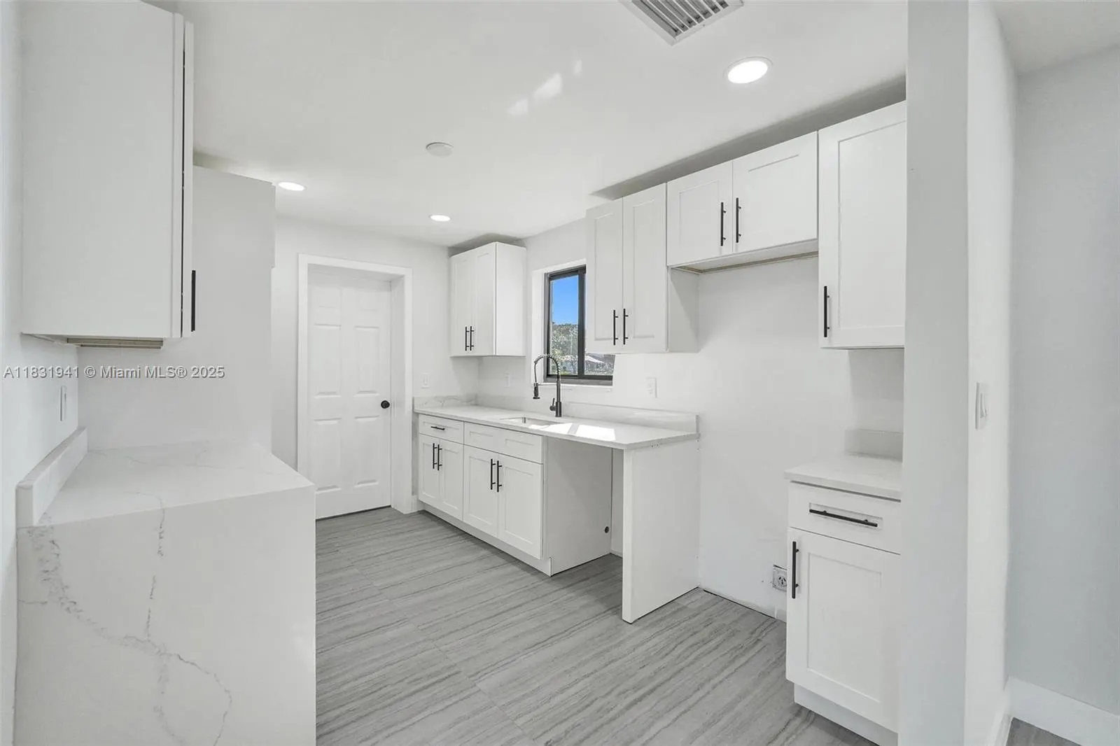 212 SW 11th Ave