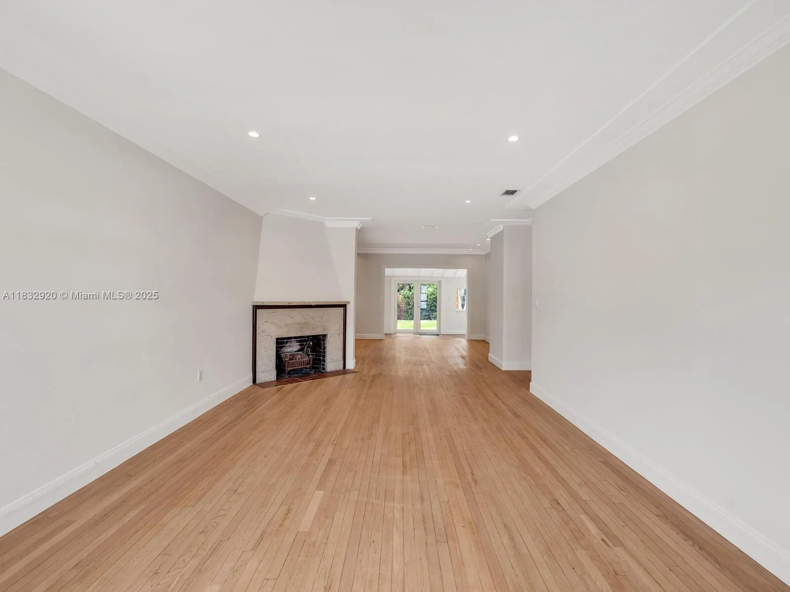 9033 Carlyle Ave