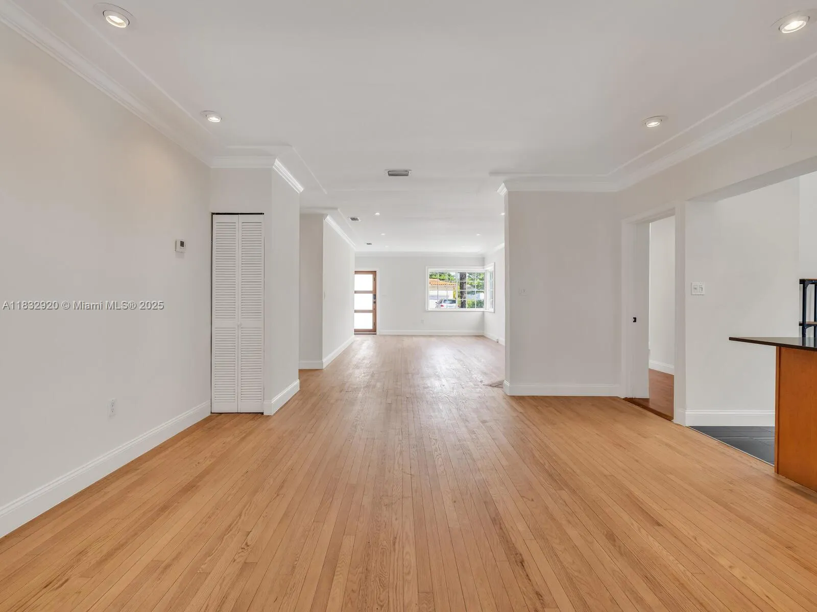 9033 Carlyle Ave