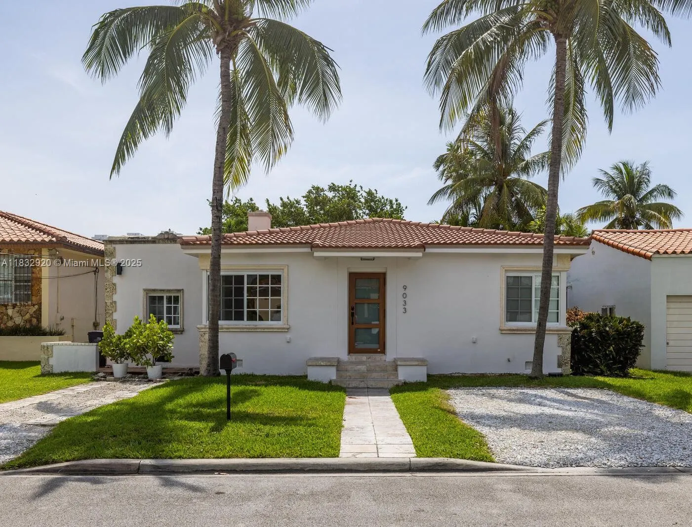 9033 Carlyle Ave