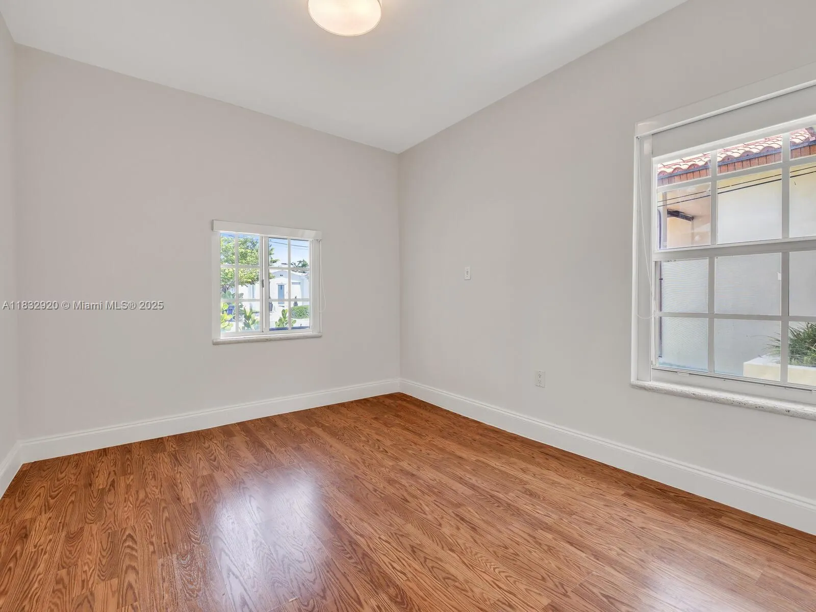 9033 Carlyle Ave