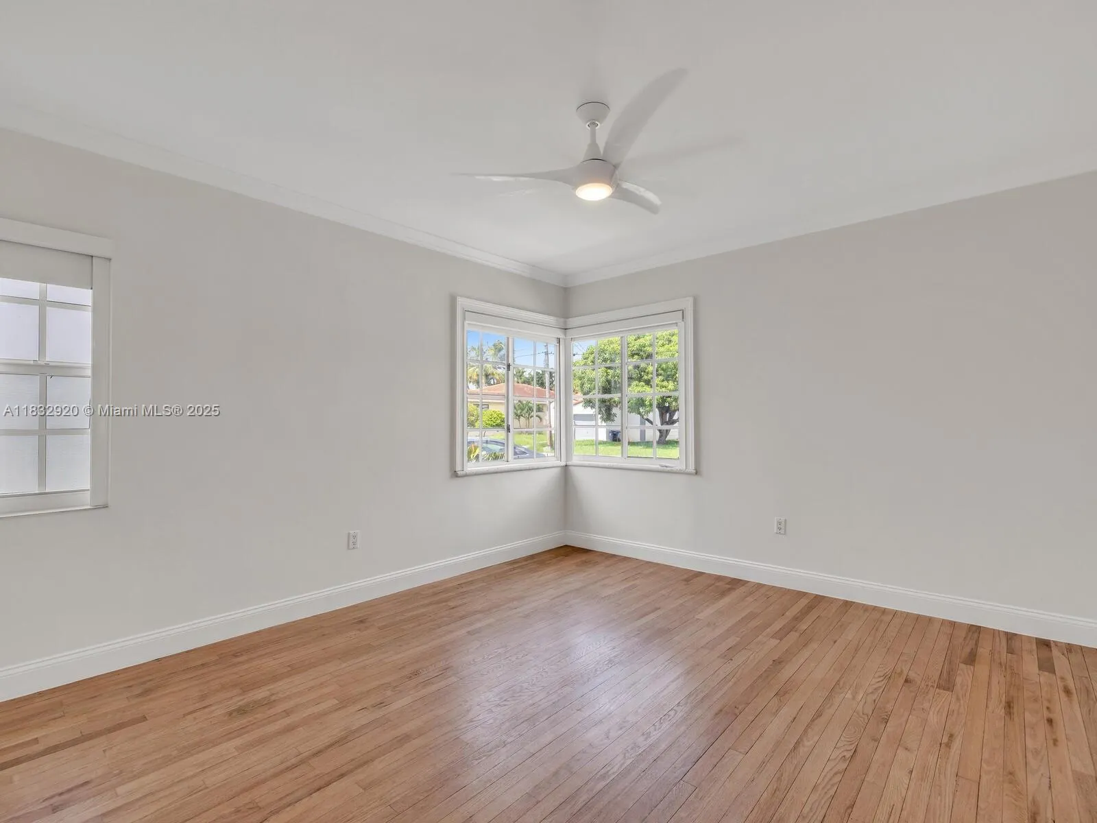9033 Carlyle Ave