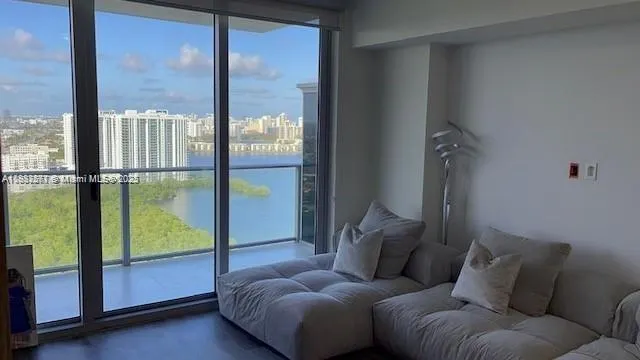16385 Biscayne Blvd, #2702