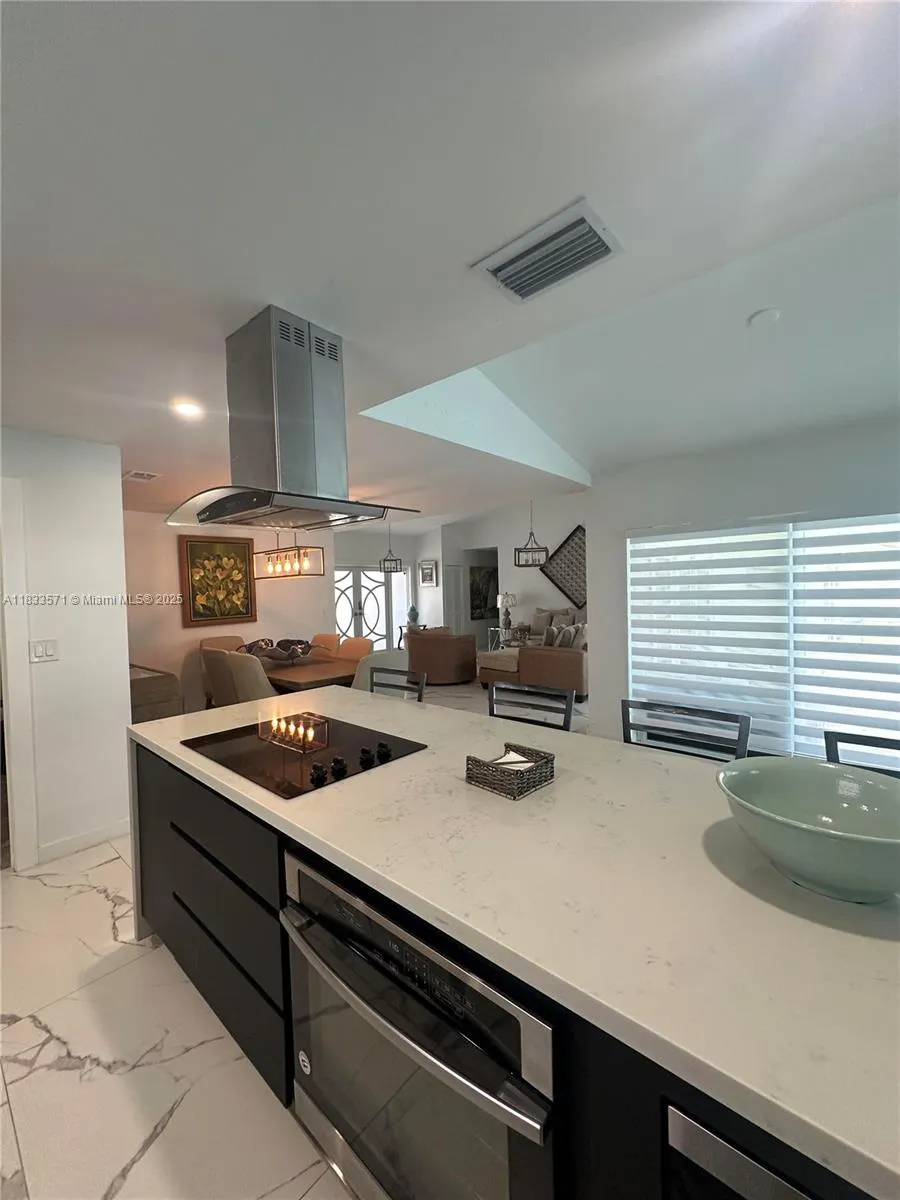 16385 Biscayne Blvd, #2702