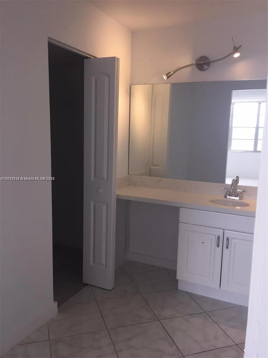 2025 NE 164th St, #516