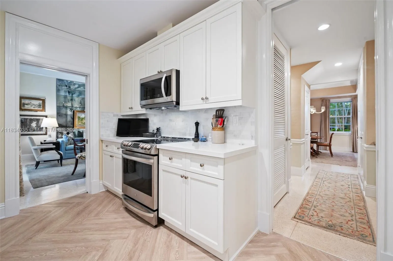 568 Loretto Ave, #11