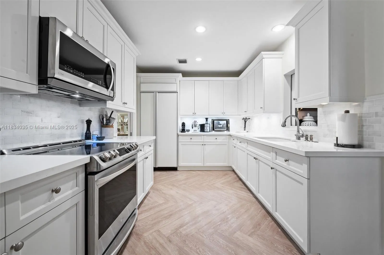 568 Loretto Ave, #11