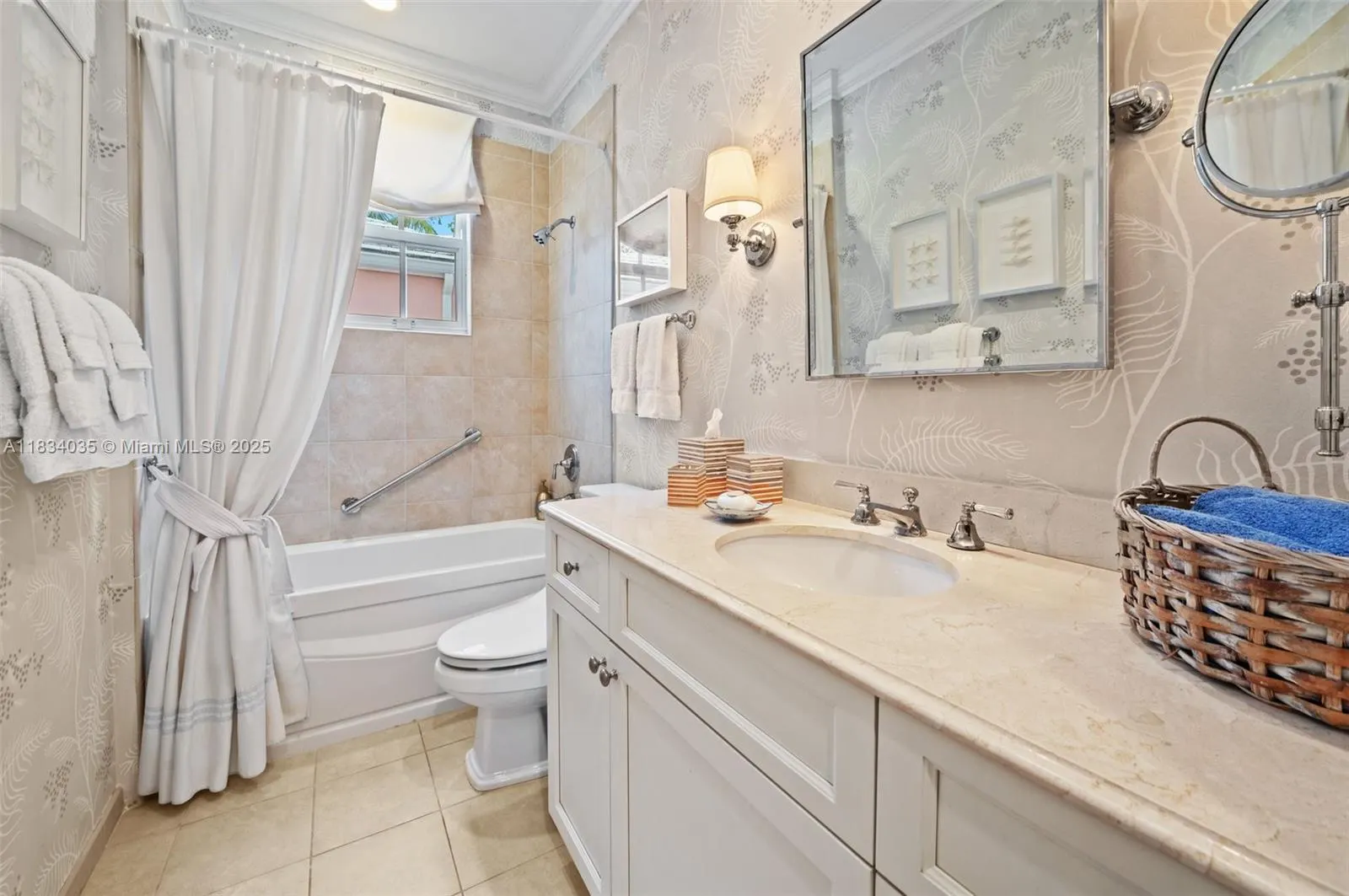 568 Loretto Ave, #11