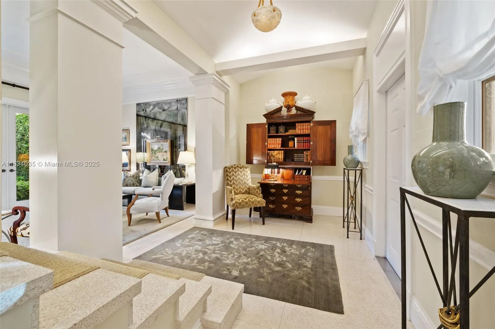 568 Loretto Ave, #11