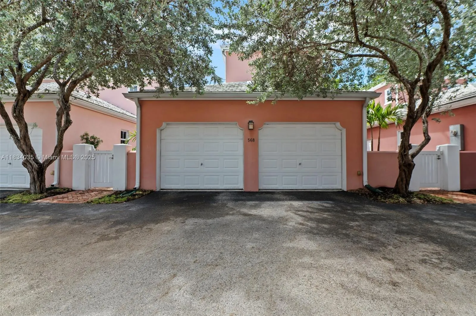 568 Loretto Ave, #11