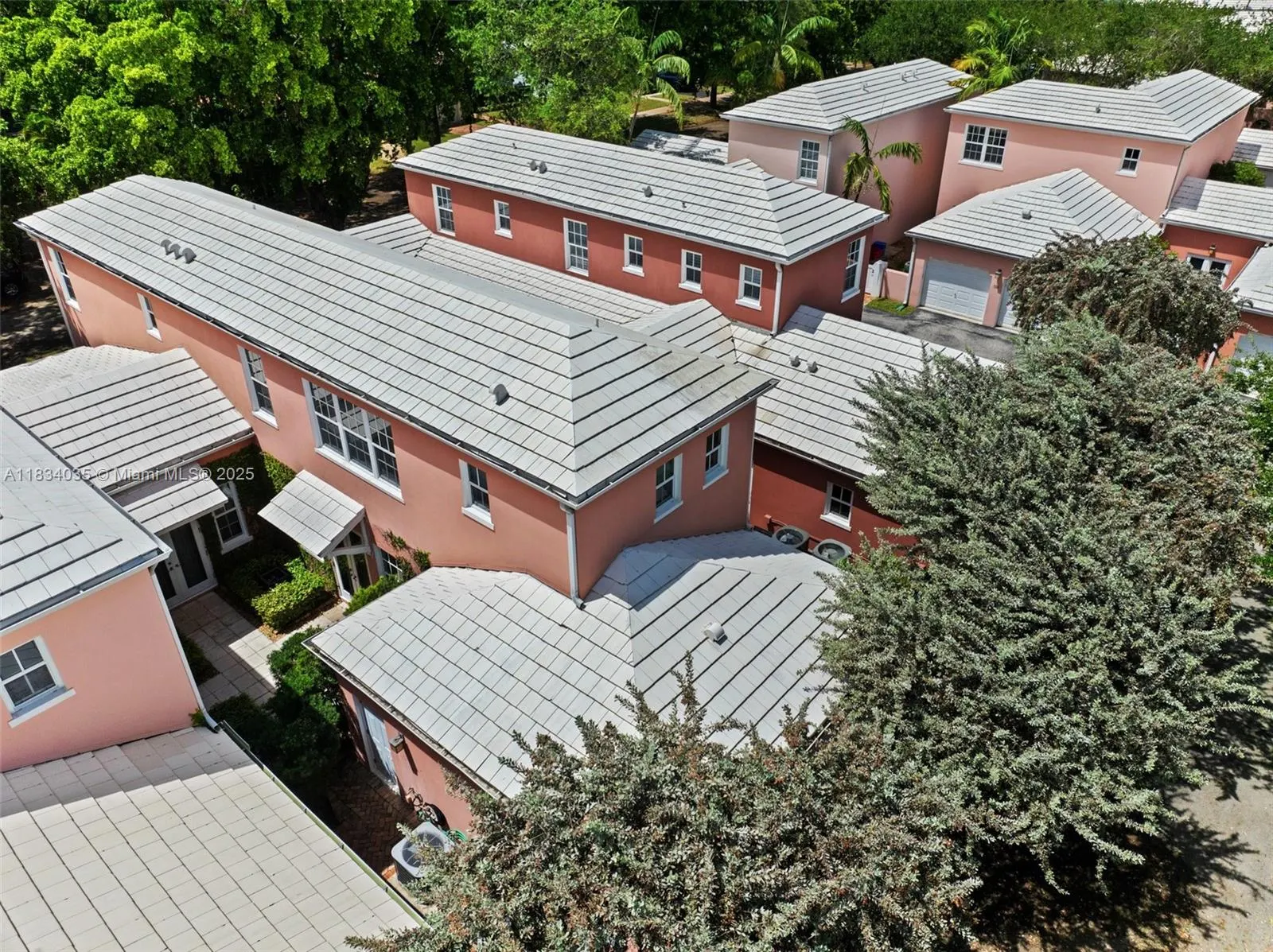 568 Loretto Ave, #11