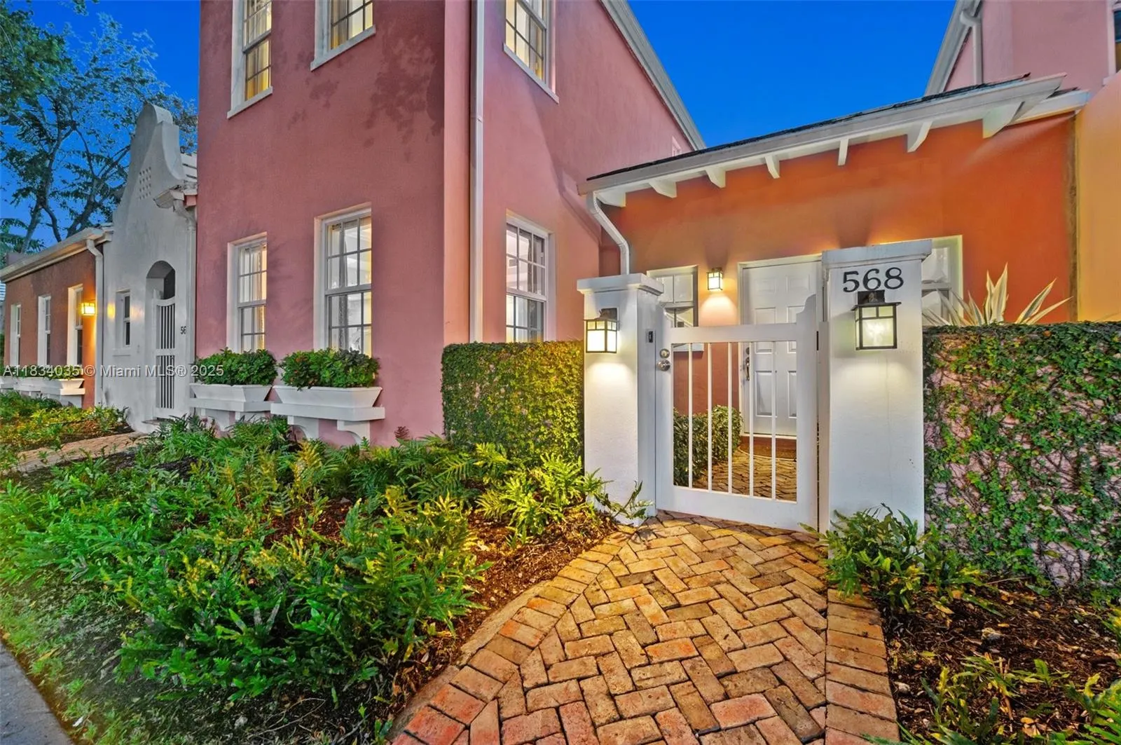 568 Loretto Ave, #11