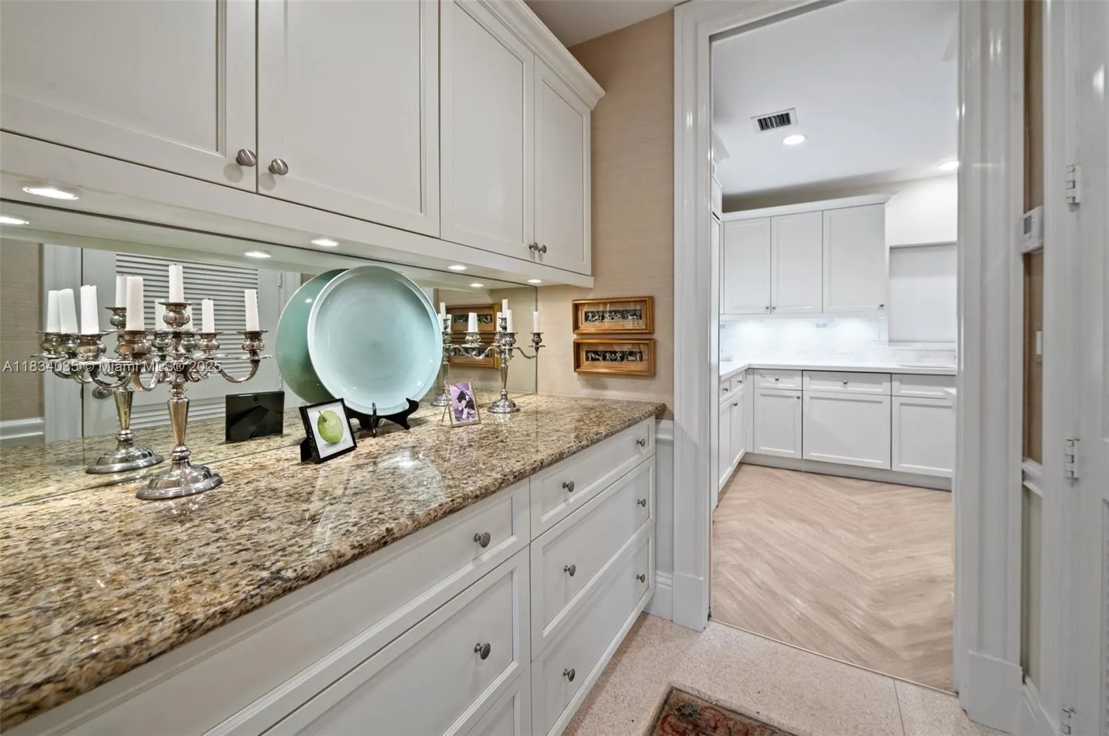 568 Loretto Ave, #11