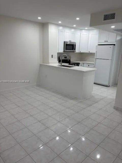 2154 W 60th St, #12215