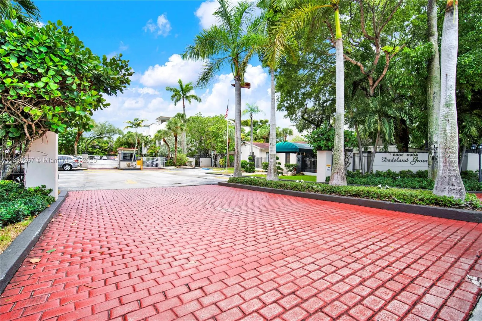 6886 N Kendall Dr, #D102