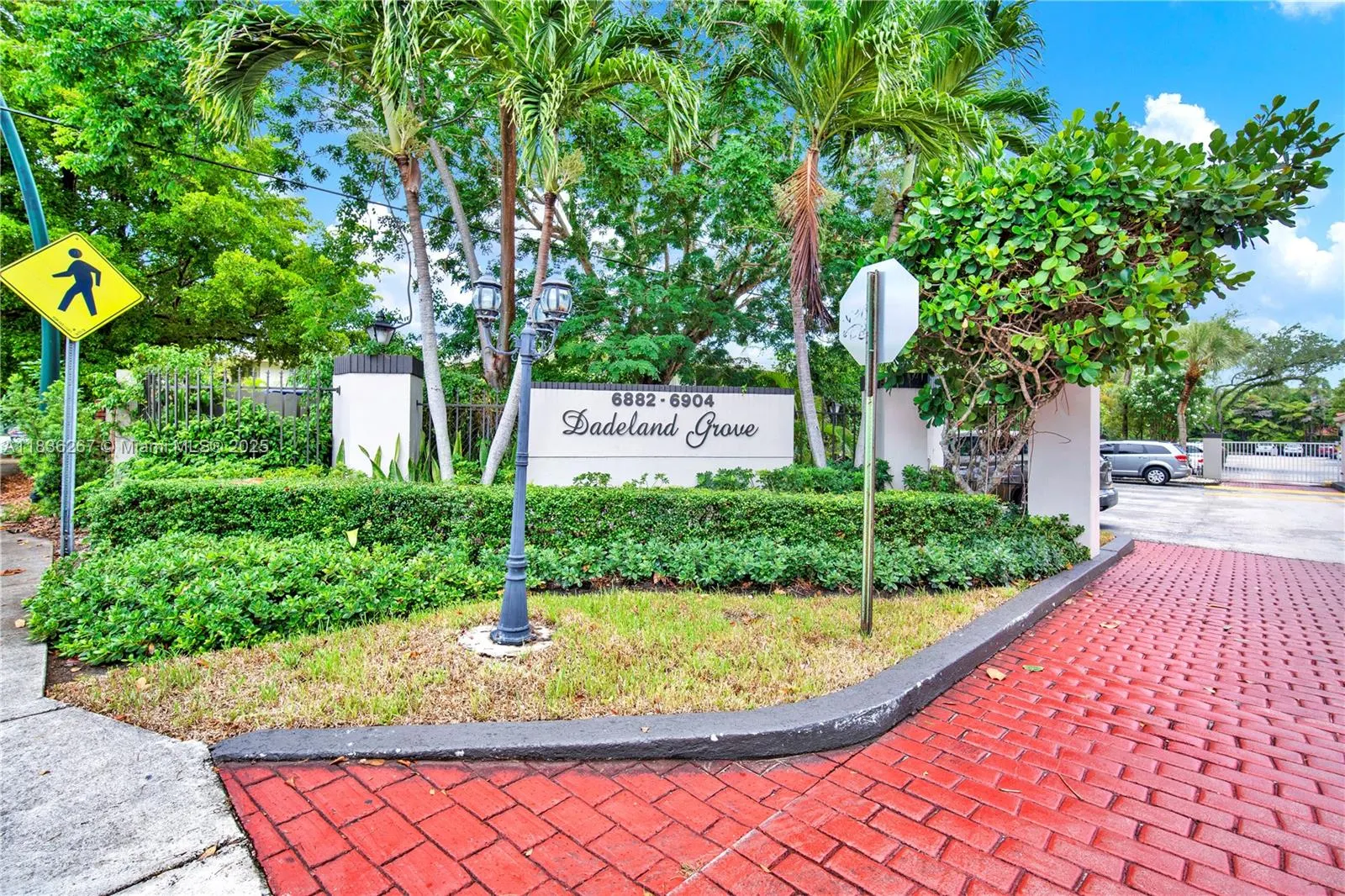 6886 N Kendall Dr, #D102