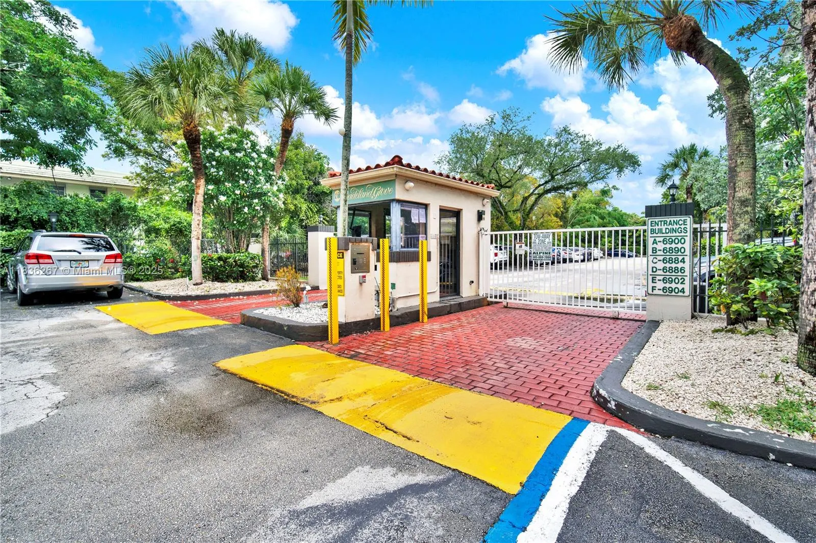 6886 N Kendall Dr, #D102