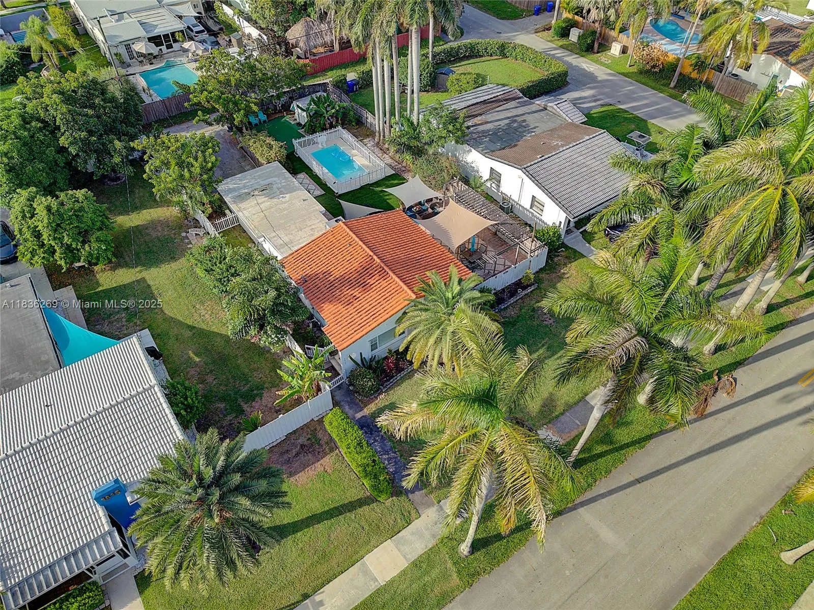 1611 Mayo Streeet