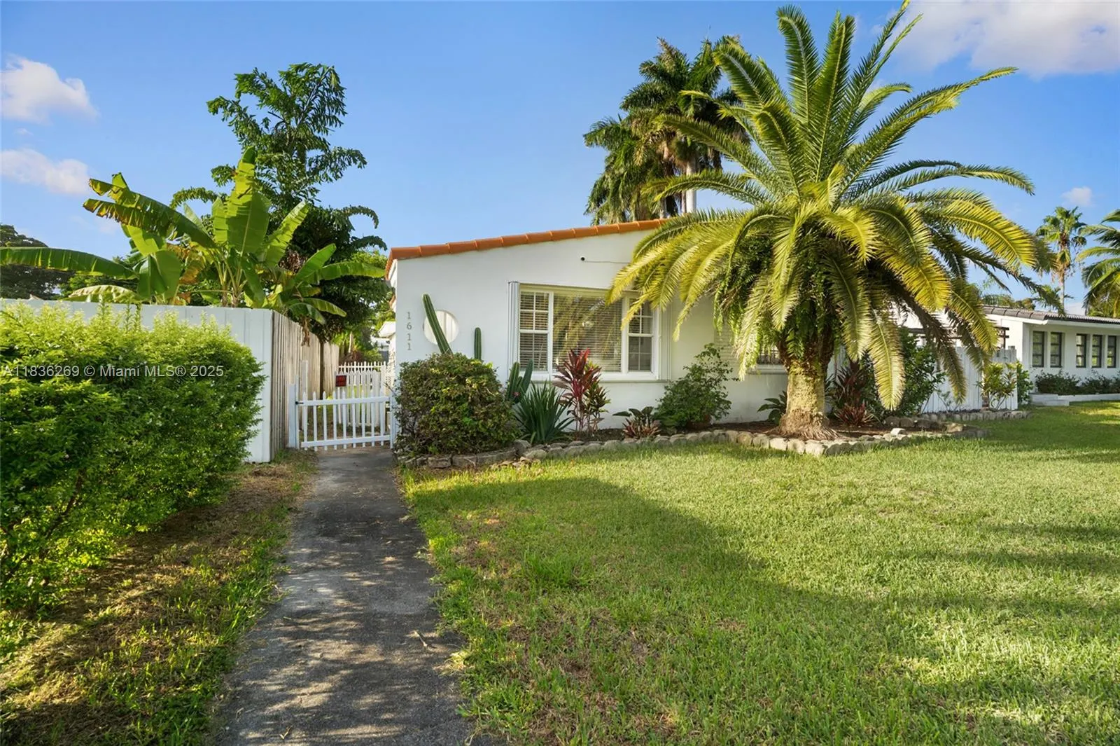 1611 Mayo Streeet