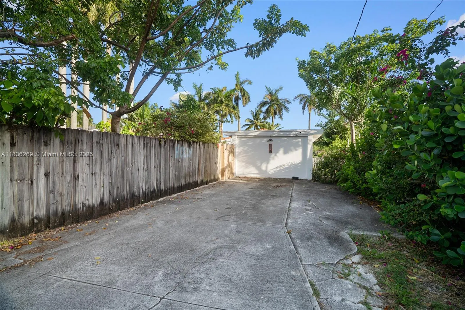 1611 Mayo Streeet