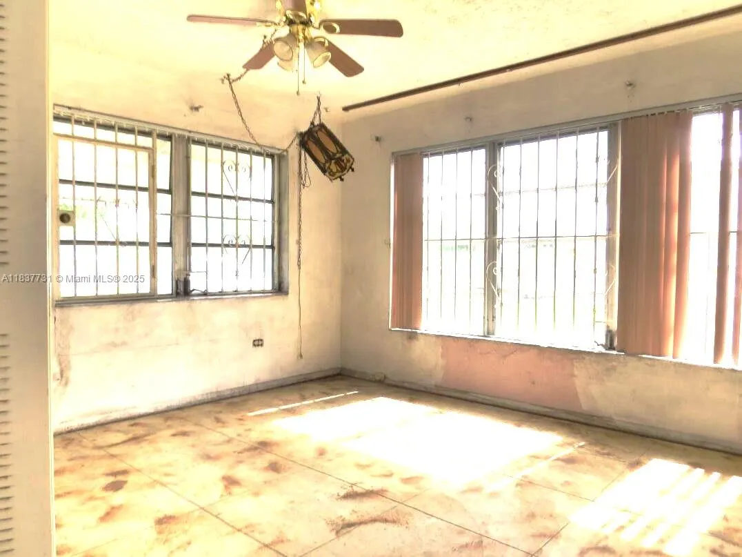 525 NW 16th St