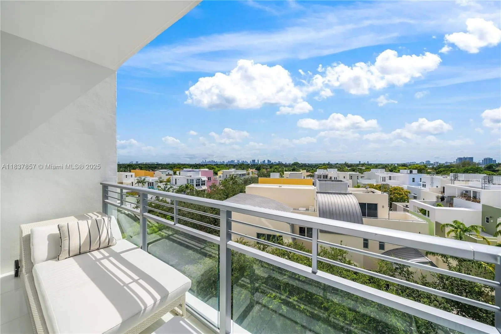 6101 Aqua Ave, #602