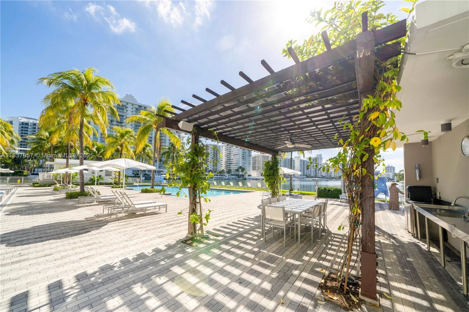6101 Aqua Ave, #602