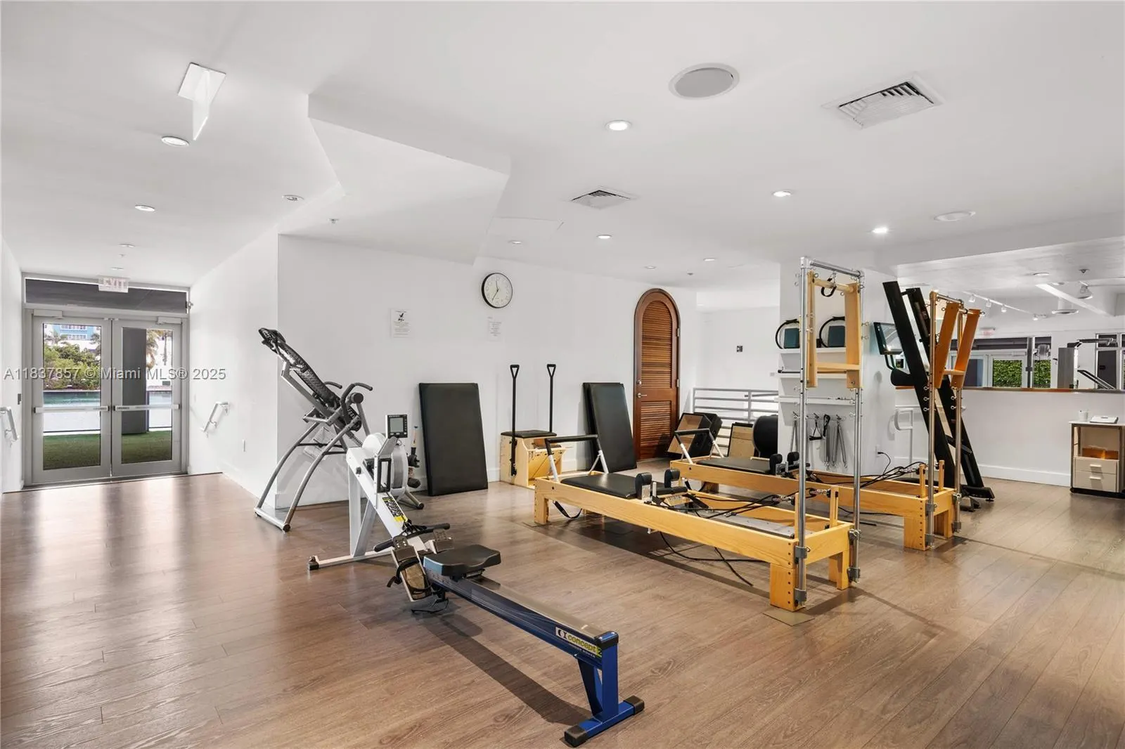 6101 Aqua Ave, #602