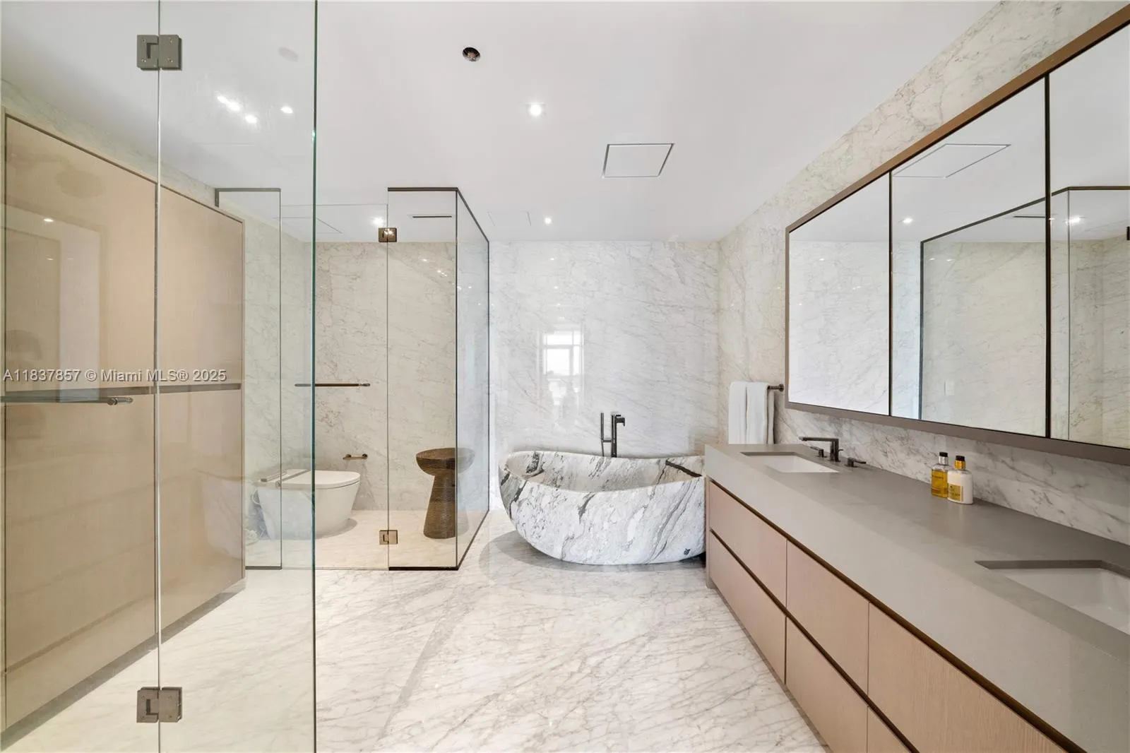 6101 Aqua Ave, #602