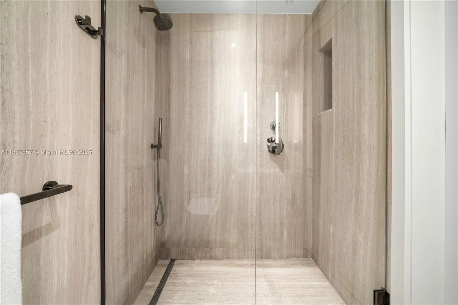 6101 Aqua Ave, #602
