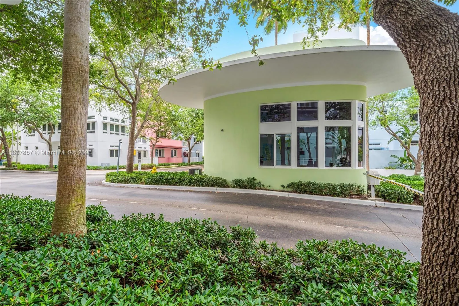 6101 Aqua Ave, #602
