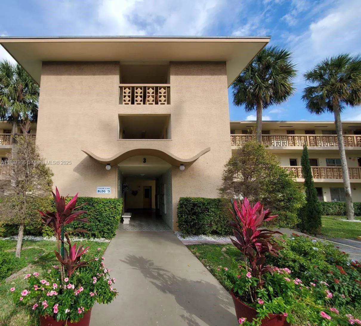 17050 NE 14th Ave, #208