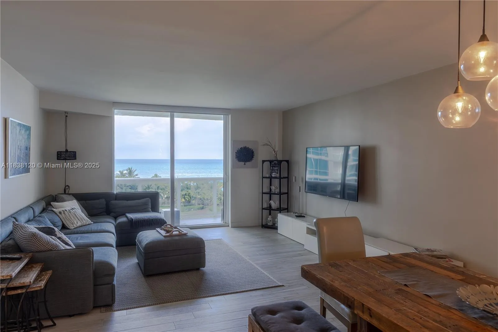10275 Collins Ave, #634