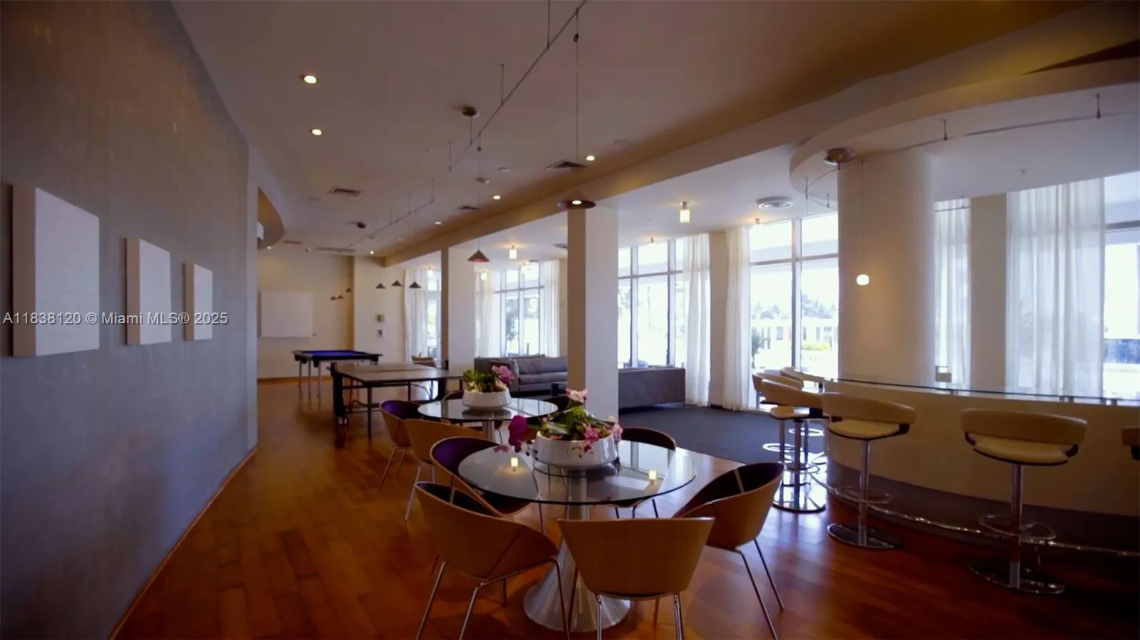 10275 Collins Ave, #634
