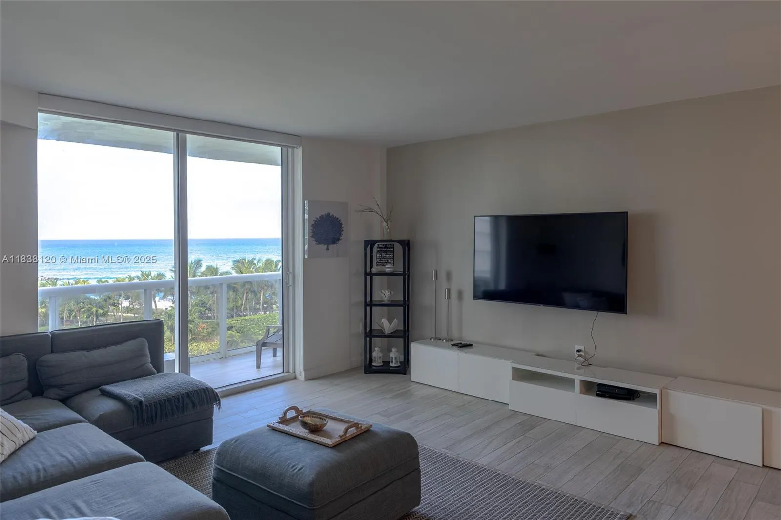 10275 Collins Ave, #634