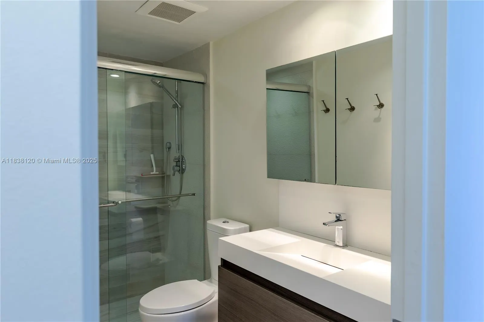 10275 Collins Ave, #634