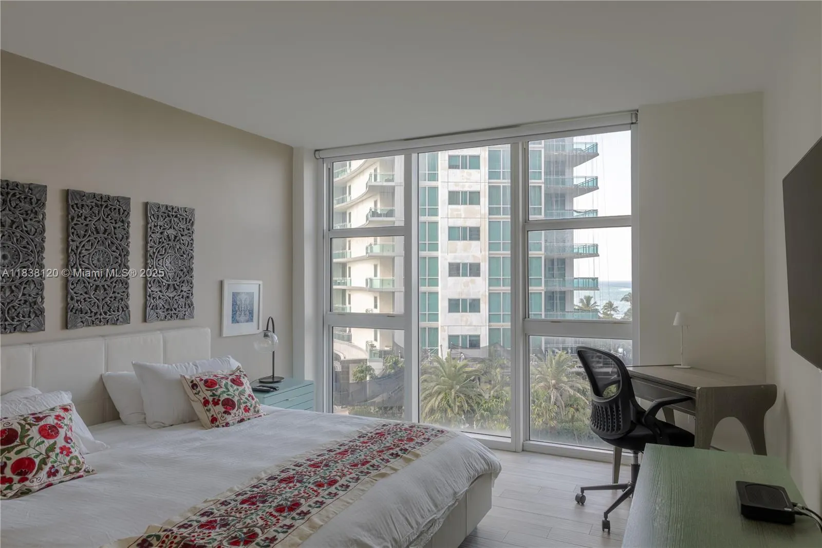 10275 Collins Ave, #634